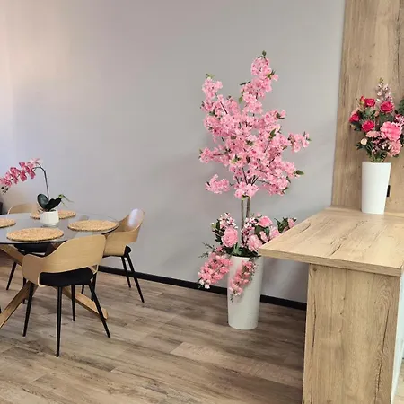 דירה Towarowa Sakura Apartment, Free Parking, Air-conditioning, Self Check-in 24h פוזנן