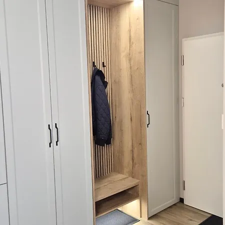 Towarowa Sakura Apartment, Free Parking, Air-conditioning, Self Check-in 24h Lejlighed *