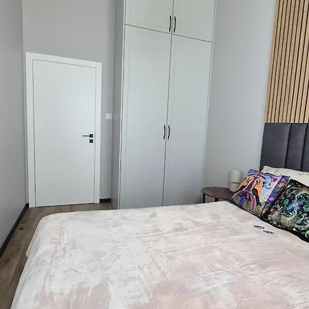 Towarowa Sakura Apartment, Free Parking, Air-conditioning, Self Check-in 24h * פוזנן