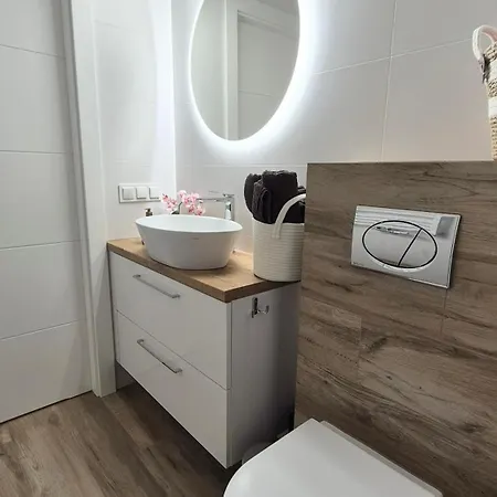 Lejlighed Towarowa Sakura Apartment, Free Parking, Air-conditioning, Self Check-in 24h Poznań