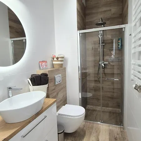 Towarowa Sakura Apartment, Free Parking, Air-conditioning, Self Check-in 24h * פוזנן